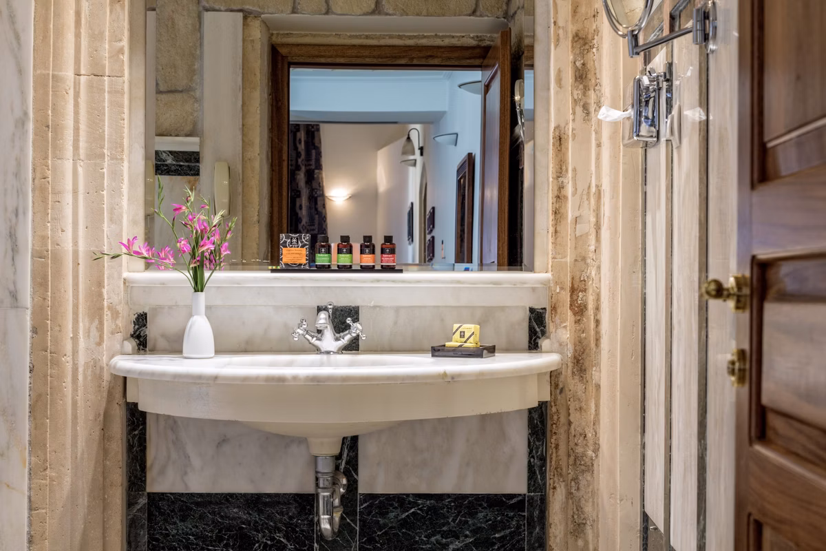 Honeymoon Suite 1