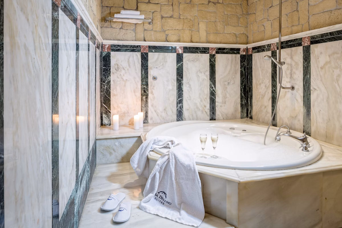 Honeymoon Suite 6