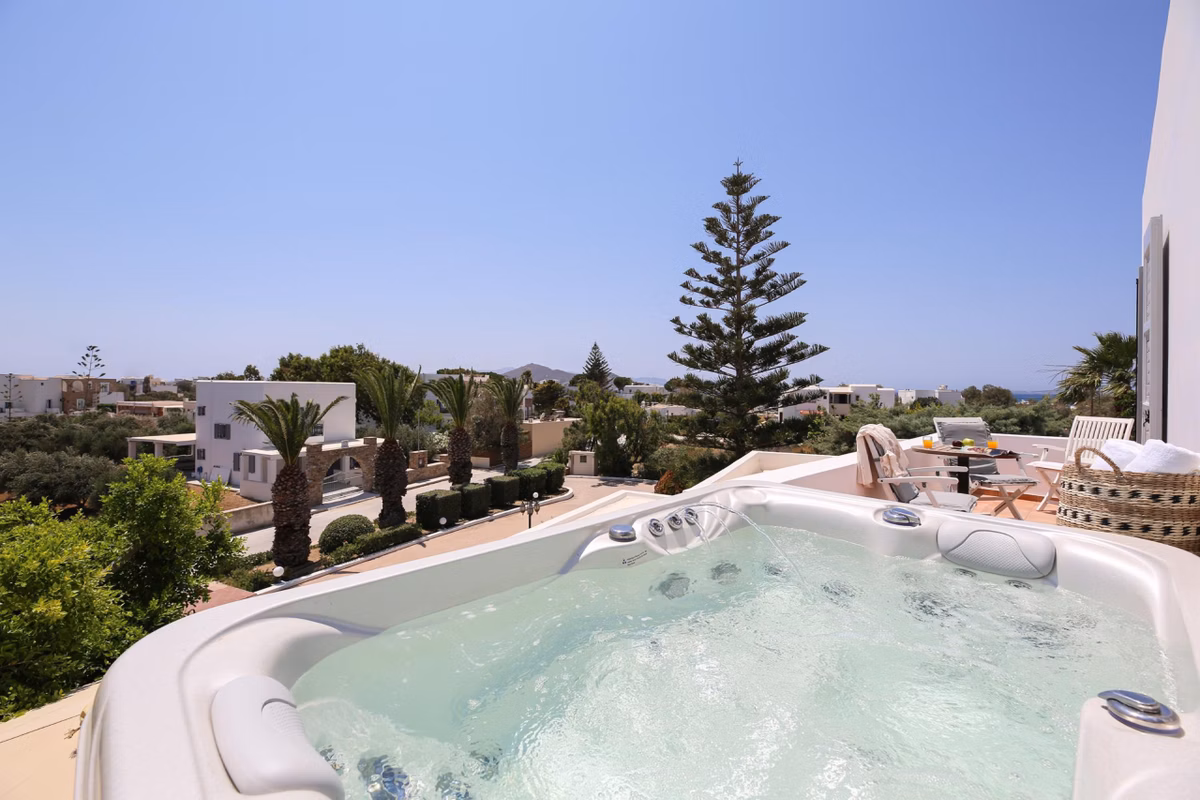 Deluxe Room with Jacuzzi 2