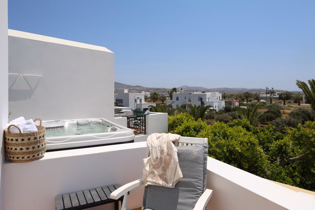 Deluxe Room with Jacuzzi 8
