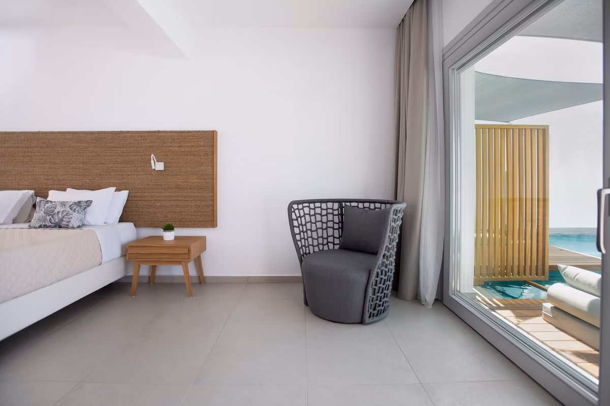 Deluxe Suite Sea View with Shared Pool 9