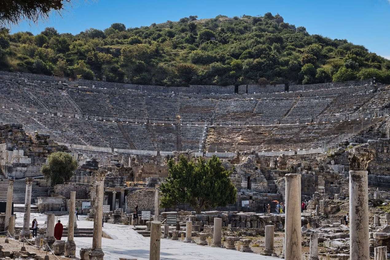 Epidaurus: Amphitheatre in the ruins of ephesus